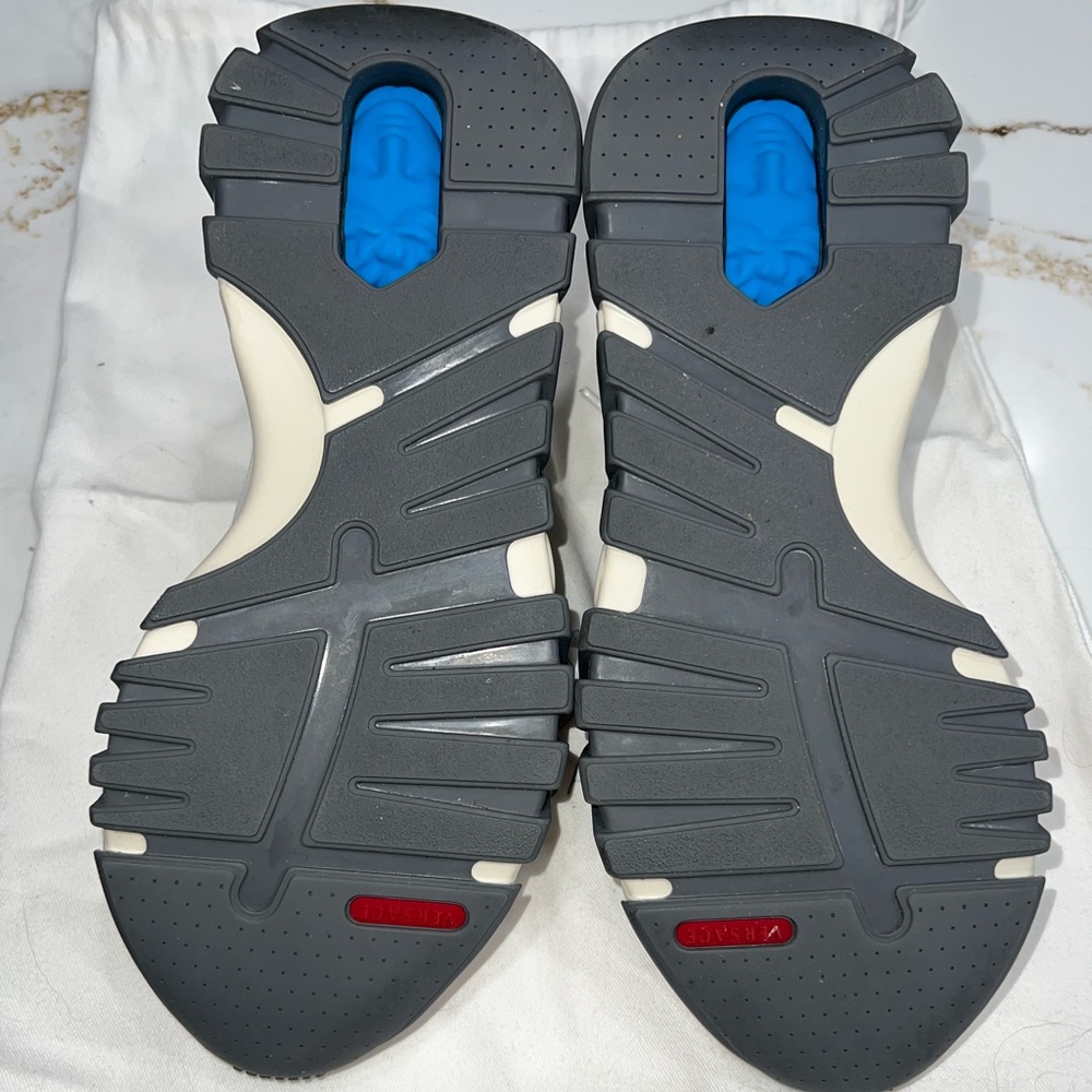 Versace Squalo Printed Sneakers - Picture 5 of 9